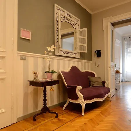 Residenza Degli Artisti - La Maison Vendégház Trieszt