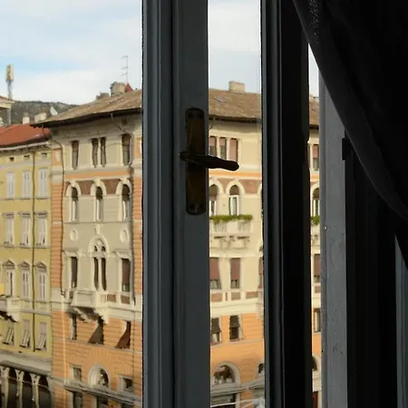 Residenza Degli Artisti - La Maison 的里雅斯特