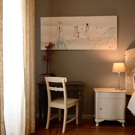 Residenza Degli Artisti - La Maison Vendégház Trieszt