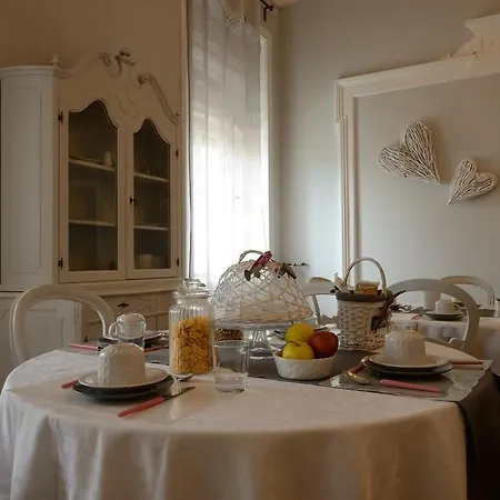 Residenza Degli Artisti - La Maison Vendégház