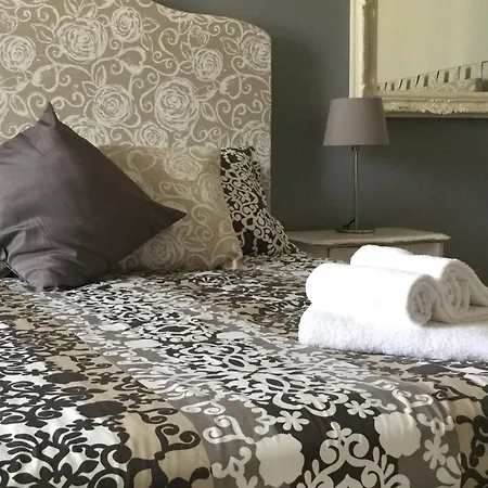 Residenza Degli Artisti - La Maison Vendégház Trieszt